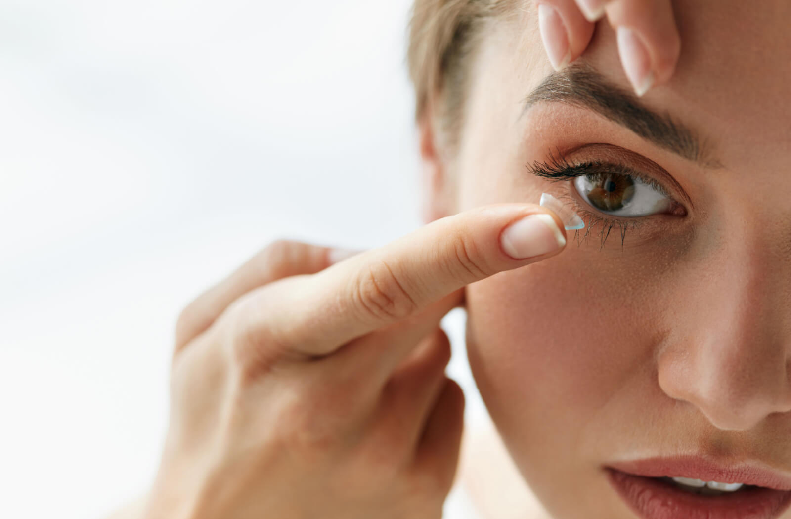 Quick and Easy Tips for Removing a Stuck Contact Lens Safely